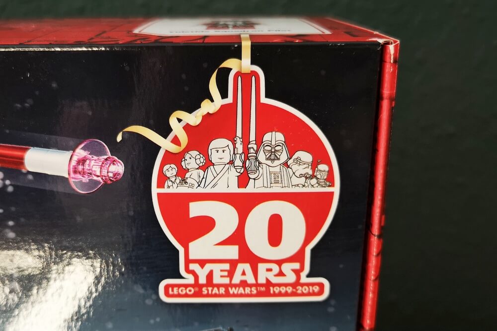 Das 20-Jahre-Star-Wars-Logo auf der Lego-Box.