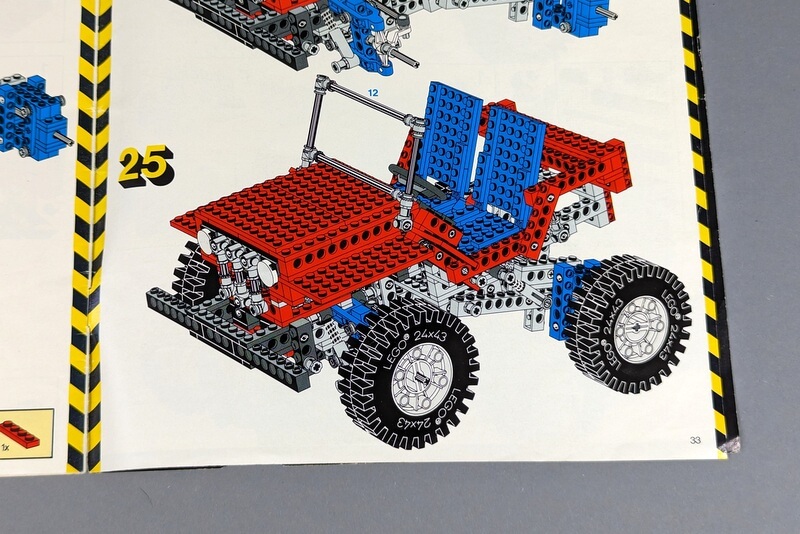 Nach nur 25 Bauschritten ist der Lego-Jeep fertig.