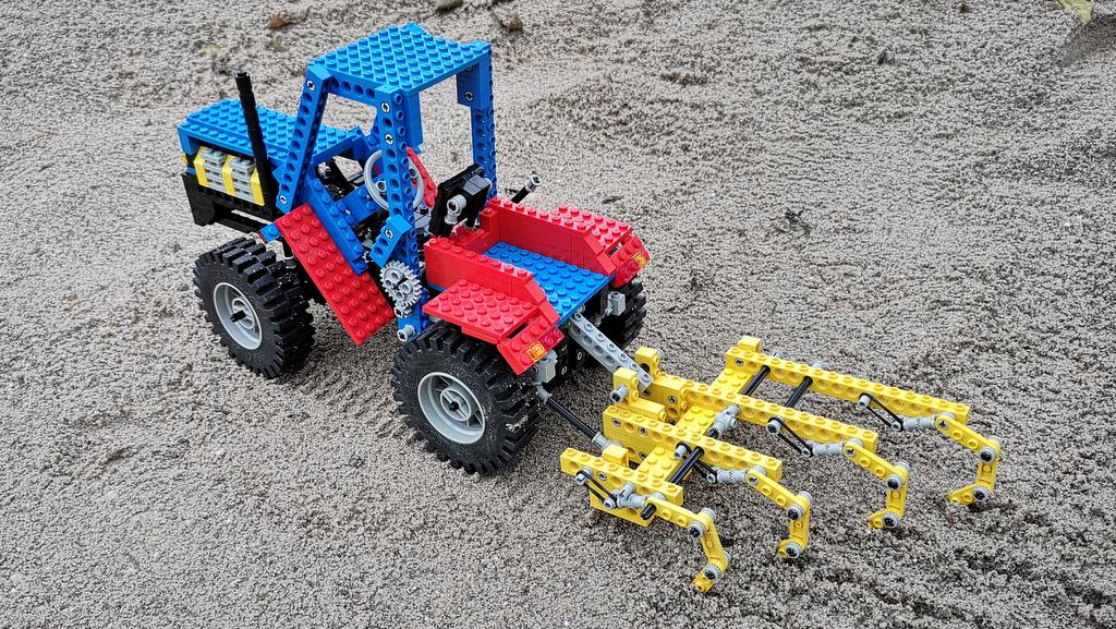 8859-lego-technic-traktor-review