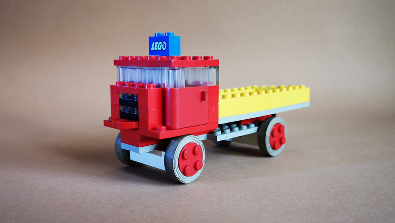 LEGO 331 Kipper Dump Truck Review