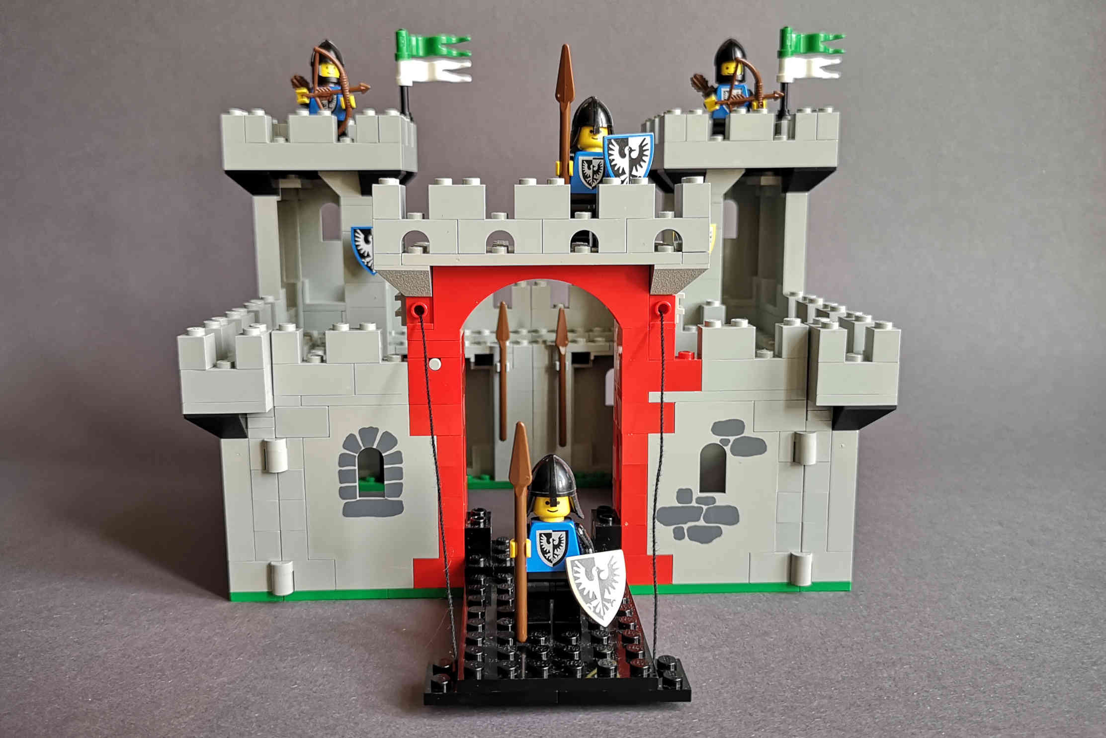 LEGO 6073 Burg Tor Zugbrücke