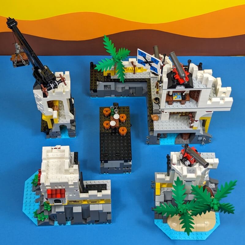 Alle einzelnen Module von Lego-Set 10320 auf einem Bild.