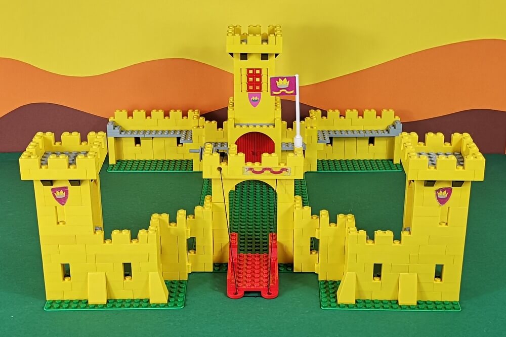 Wenn beiden Seiten der gelben Burg geöffnet sind, dann entsteht ein sehr großer Raum zum Spielen.