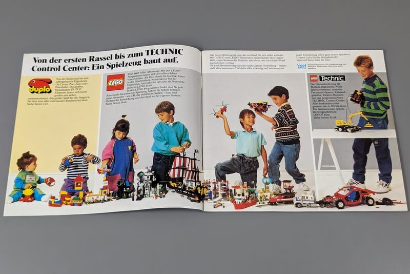 Das Inhaltsverzeichnis im Lego-Katalog von 1990 ist auf den Seiten 2 und 3 und zeigt die verschiedenen Themenbereiche nach Alter geordnet.