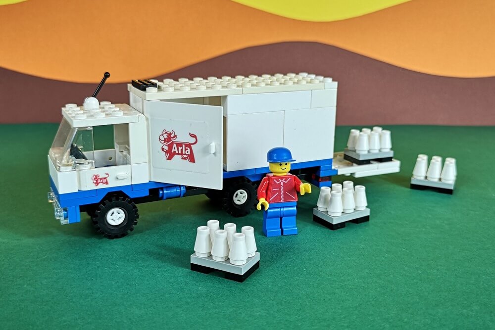Milch-LKW aus Legosteinen.