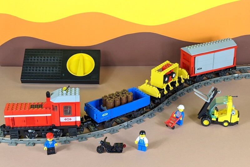 Das komplette Güterzug-Set 4563 mit allen Teilen auf einem Bild.