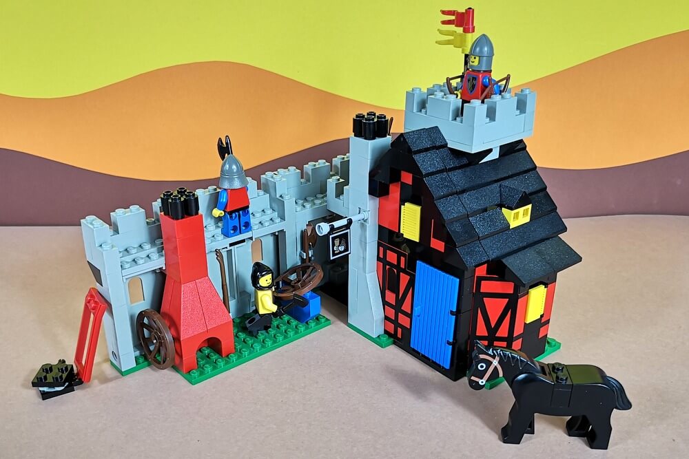 Zwei klassische Lego-Rittersets zusammengesteckt.
