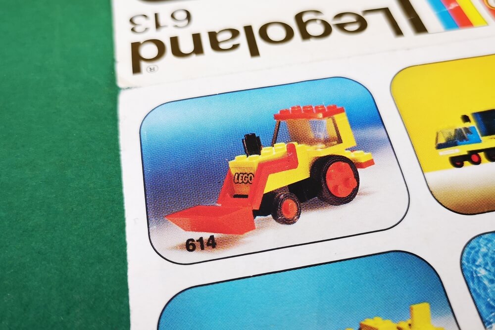 Der kleine Traktor (LEGO 614) wird in der Bauanleitung zu Set 613 ebenfalls empfohlen. 