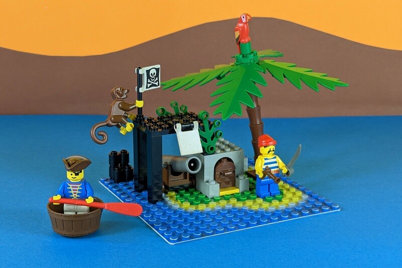 Das fertig gebaute Modell der Pirateninsel von Lego.