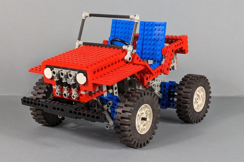 B-Modell von Set 8865 ist ein roter Jeep mit toller Federung.