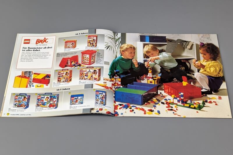 Auf den beiden Seiten 14 und 15 Zeigt Lego in dem Katalog von 1990 alle Basic-Baukästen, die 1990 im Sortiment waren.