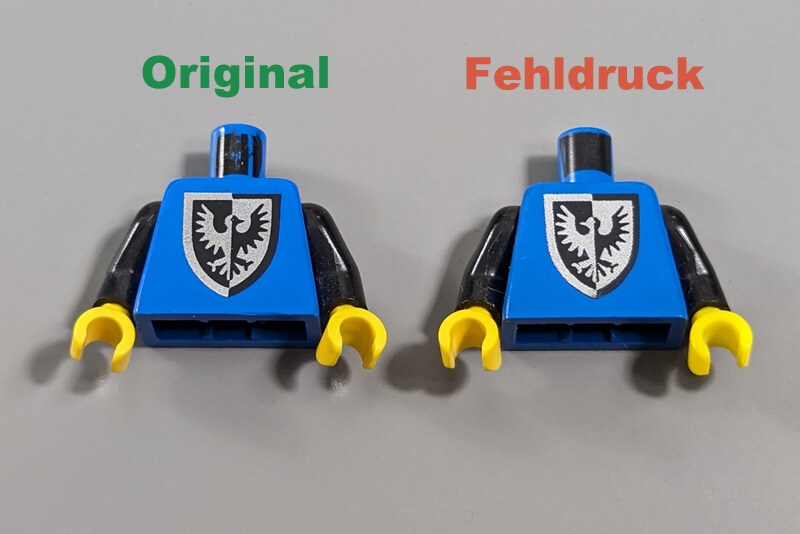 Auf der linken Seite ist ein originaler Falkenritter-Druck, auf der rechten Seite ist ein Fehldruck, auf dem der Schnabel in die falsche Richtung zeigt.