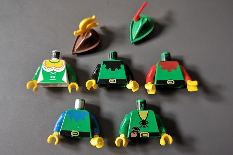 Alle fünf bedruckten Torsos der klassischen Robin Hood Figuren von Lego.
