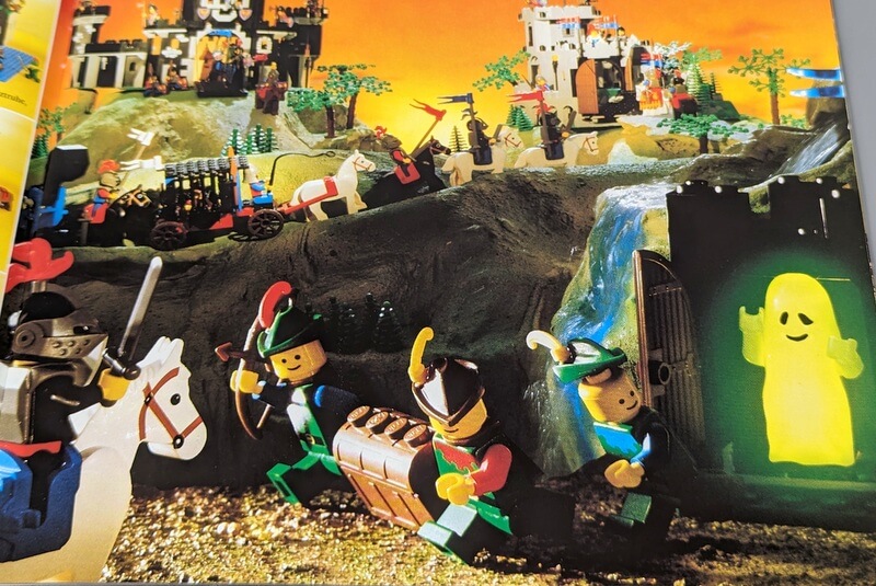 Das Diorama im Lego-Katalog von 1990 zeigt auf Seite 21 eine tolle Szene mit dem leuchtenden Geist und ritterlichen Minifiguren.