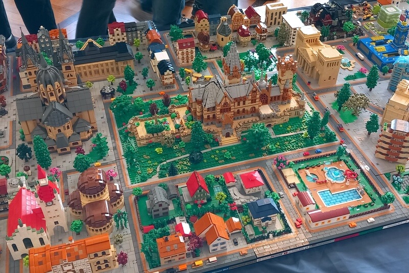 Mini-Stadt aus Lego.