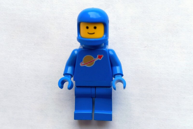 Der klassische Astronaut von Lego in der Farbe Blau.