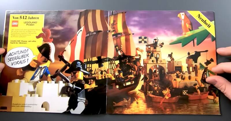 Das große Lego-Piratenschiff greift das Eldorado Fortress an und die Piraten-Minifiguren sind kämpfend in Szene gesetzt. 