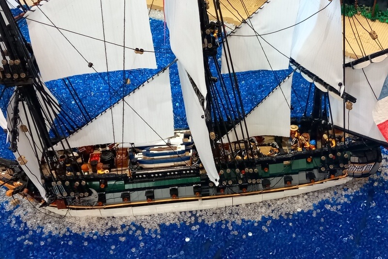 Detailbild Segelschiff aus Lego.