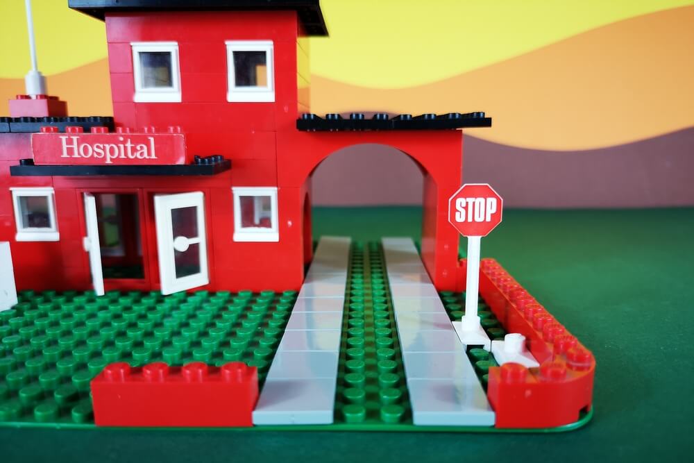 Das Stop-Schild von LEGO sagt, hier kann man nicht reinfahren.