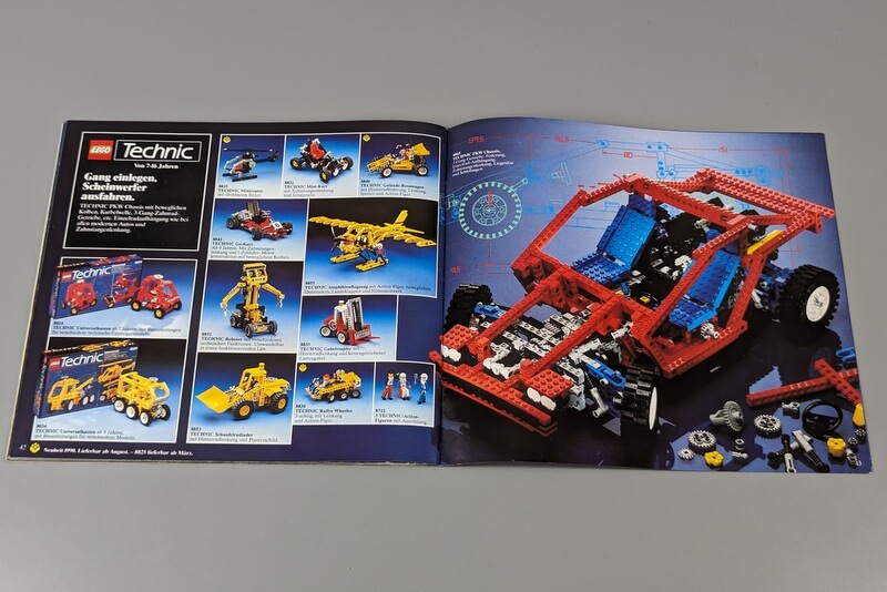Die Seiten 42 und 43 zeigen viele Technic-Baukästen, die Lego 1990 im Angebot hatte.