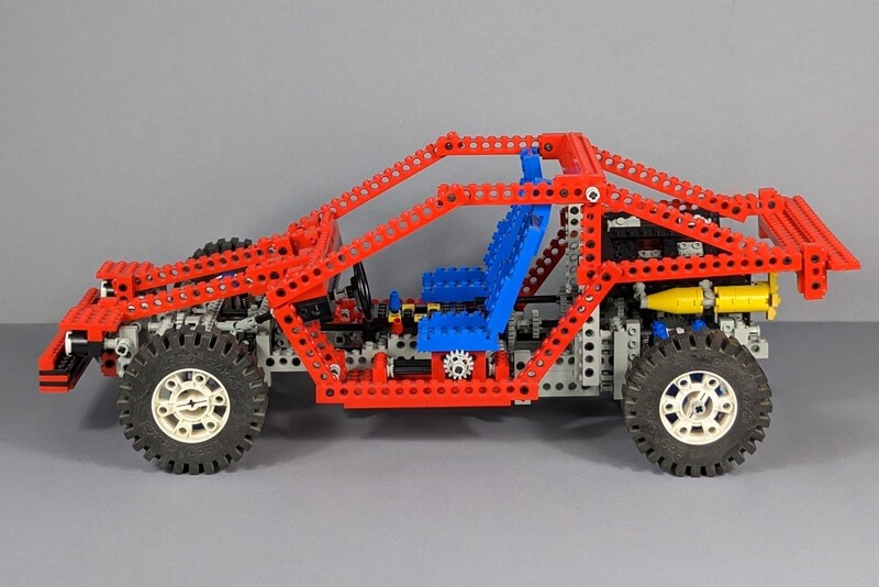 Seitenansicht des Lego-Technic-Test-Car.