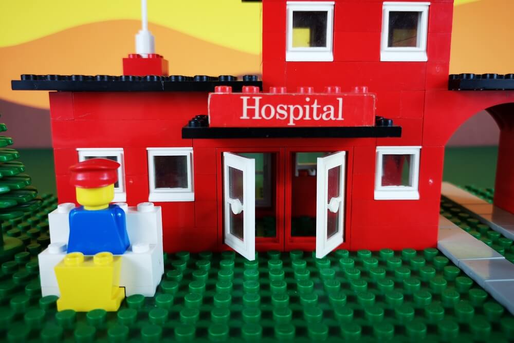 LEGO-Türen an der Front des Hauses lassen sich sogar öffnen. Ein tolles Spiel-Feature.