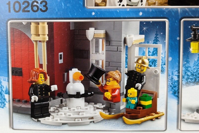 Die Szene zeigt drei Lego-Figuren, die mit einem kleinen Lego-Kind einen Lego-Schneemann bauen. 