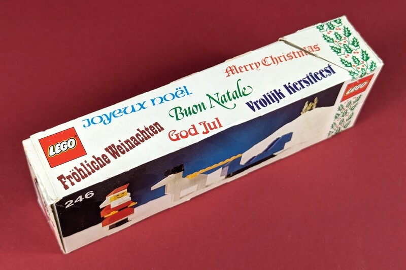 Die Seitenansicht der Box von Set 246 zeigt Weihnachtsgrüße in sechs verschiedenen Sprachen. Darunter deutsch, englisch, italienisch, niederländisch, dänisch.