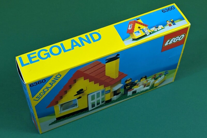 Der prominente Legoland-Schriftzug auf der Oberseite der Verpackung.