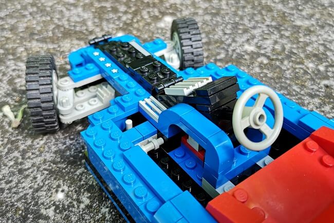 Lenkung aus LEGO-Steinen gebaut. Ganz einfach und stabil. 