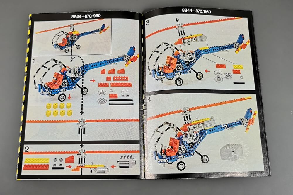 Klassisches Lego ist modular aufgebaut. Das Bild zeigt, wie man den Helikopter mit speziellen Motorisierungs-Baukästen in Bewegung bringen kann. 