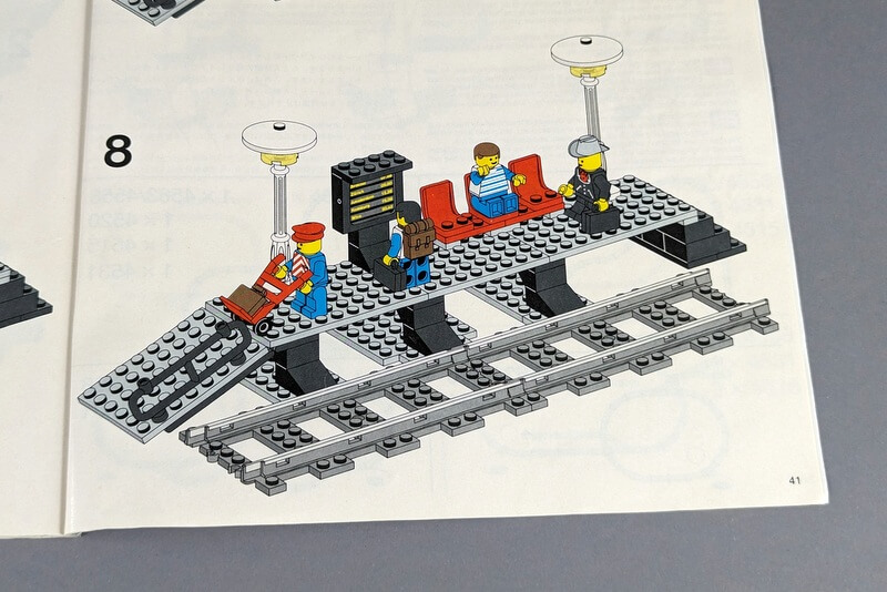 Seite 31 der Bauanleitung zeigt den letzten Bauschritt eines zweiten Bahnsteigs.