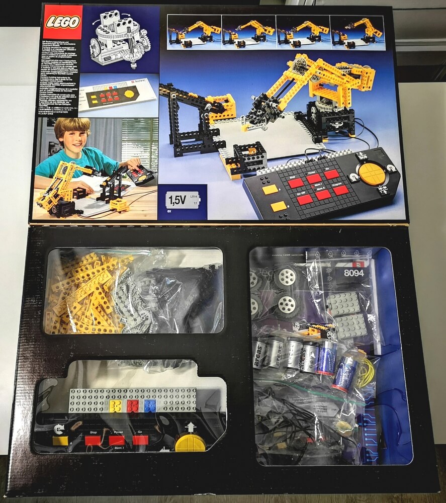 Hinter der Klappe der Box ist ein Sichtfenster, um bereits im Geschäft alle Teile des Lego-Sets sehen zu können. 